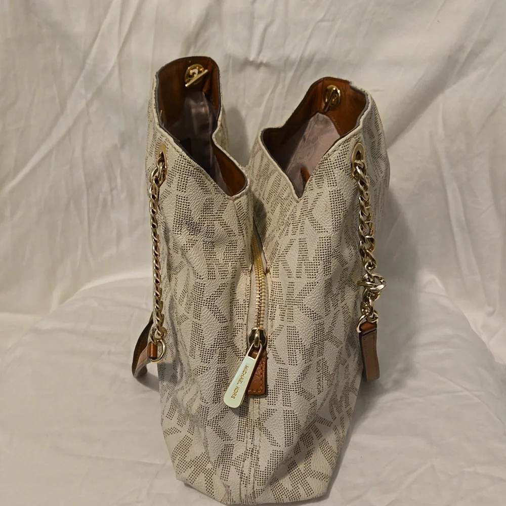 Micheal Kors Jet Set Chain Tote and Wallet - Picture 2 of 13